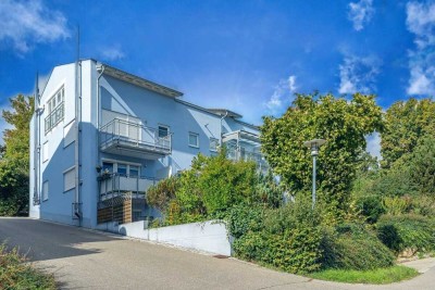 Gepflegte Etagenwohnung mit großer Terrasse und Aufzug