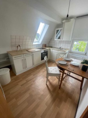 Renovierte möblierte Dachgeschosswohnung im Herzen von Köln