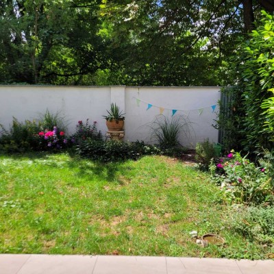Schöne zentrale 3 Zimmer Wohnung mit Garten möbliert