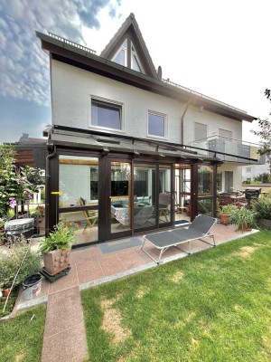 ***Doppelhaushälfte mit Wintergarten, Garage, Garten und großzügigem Hobbyraum***