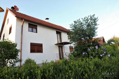 Charmantes Einfamilienhaus mit Potenzial - Umfangreich saniert , Nähe Bruckberg