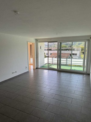 Helle moderne Wohnung in Tübingen mit Balkon, EBK und Garage