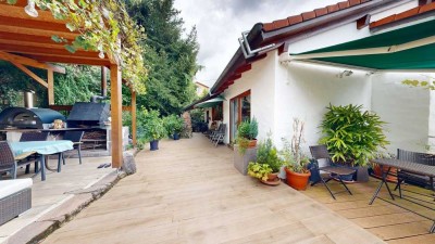 1 Familienhaus mit Einliegerwhg., 4 Garagen inklusive Grundstück mit großzügigem Baufenster