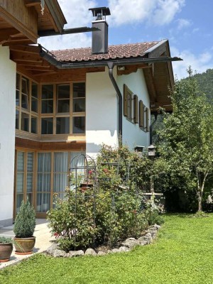 Möblierte Dachgeschoss-Wohnung mit gehobener Innenausstattung in Rottach-Egern
