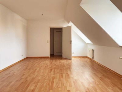 Singles aufgepasst ! - Schicke 1-Raumwohnung im Dachgeschoss!