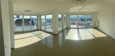 Penthouse-Maisonette-Wohnung (4 Zimmer) mit großem Balkon direkt in der Innenstadt