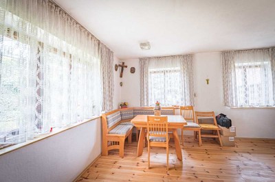 Charmantes Landhaus mit Scheune und weitläufigem Grundstück in Schwarzach