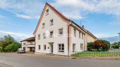 Solides Zweifamilienhaus mit Garten, Dachterrasse und durchdachter Raumaufteilung