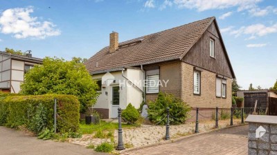 Gemütliches Zuhause mit großem Garten, zwei Garagen, einem Gartenhaus und viel Raum zum Gestalten