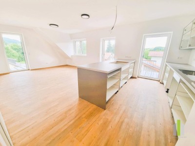 Erstbezug über den Dächern – 2-Zimmer-Dachgeschosswohnung mit zwei Balkonen &amp; Stil