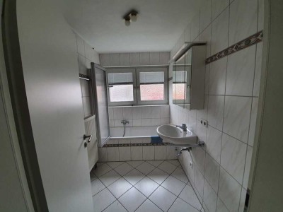 sehr sonnige, helle 4- Zimmer-Wohnung, großer Balkon, EBK, Einzelgarage in Schwieberdingen