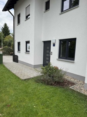 Schönes, geräumiges Haus mit fünf Zimmern in  Scharmassing, Obertraubling