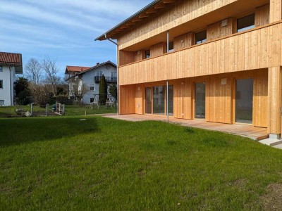 4-Zimmer-Erdgeschoßwohnung mit Terrasse und Garten