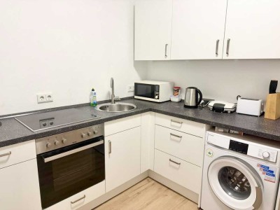 Sehr helle 2 - Zimmer - Wohnung mit Balkon im Herzen von Biebrich***