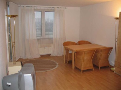 Erstbezug nach Renovierung, 1-Zimmer-Wohnung mit Skyline-Blick Balkon in Sachsenhausen Nord