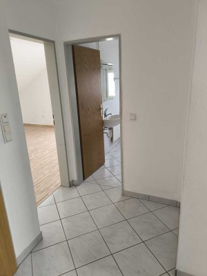 Helle 2-Zimmer-Dachgeschosswohnung mit Balkon in Pfungstadt-Eschollbrücken