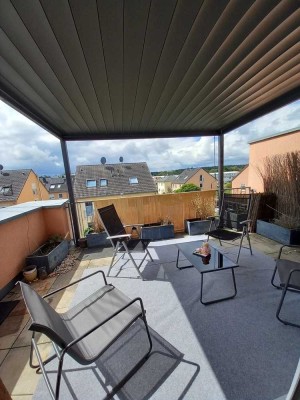 Sonnige, helle Penthaus-Wohnung im Nuernberger Süden in DHH