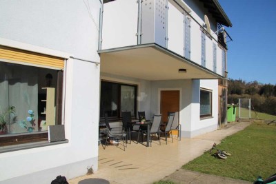 Helle und großzügige 4,5 ZKB Wohnung im Souterrain mit großem Garten am Ortsrand von Greding