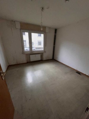 2-Zimmer-Wohnung im EG · 36,20 m² · Balkon · Sanierungsobjekt mit Paketoption