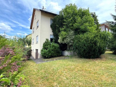 Freistehendes Zweifamilienhaus mit weitläufigem Garten in ruhiger Lage!