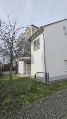Exklusive, gepflegte 2-Raum-DG-Wohnung in Rosbach v. d. Höhe