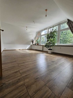 Individuelle Wohnung im Obergeschoss mit ausgebautem Dachgeschoss