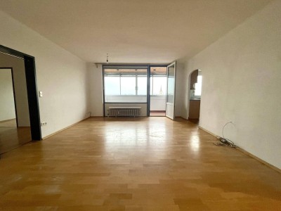 4-Zimmer-Wohnung mit Loggia und Stellplatz!