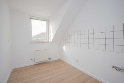 Sanierte Dachgeschosswohnung mit Balkon in Mönchengladbach-Lürrip