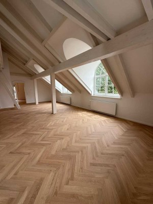 Neuwertige Dachgeschosswohunung in der Innenstadt
