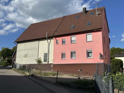 Kernsaniertes Haus mit 2 Wohnungen und weiteren ca. 75 m² top renovierten Räumen im DG und Dachspitz