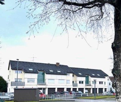 FÜR PAARE, FAMILIEN UND KAPITALANLEGER Schöne, renovierte 4,5 Zimmer WHG in zentraler Lage