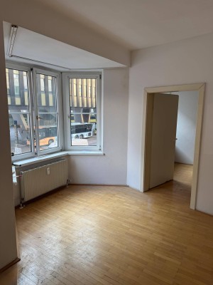 Citynah wohnen: Helle 2-Zimmer-Wohnung mit Balkon, sofort beziehbar