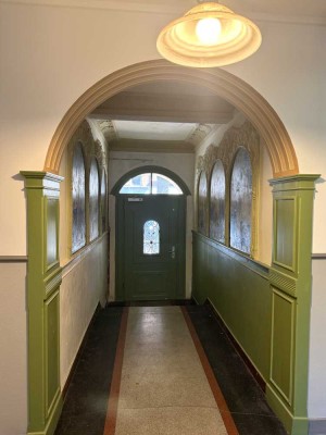 Für Singles und WG - cool modernisierte, 2-Zi. Whg.  in beliebtem Szeneviertel - stilvoller Altbau