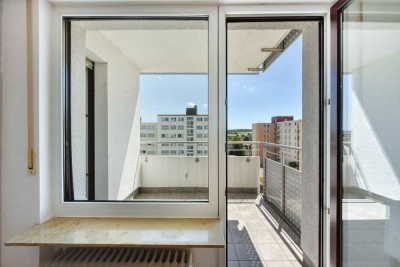 +++ Blick zum Fernsehturm & ins Grüne - 4.OG - sonniger Süd-Balkon & Fernblick - inkl. EBK & TG +++