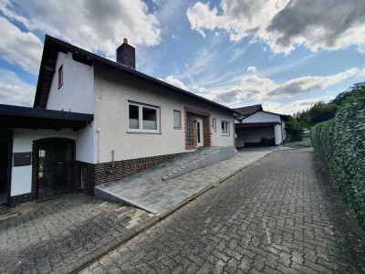 Einfamilienhaus mit großem Garten direkt am Feld
