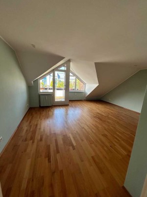 Herrlich helle Dachterrassenwohnung mit tollem Balkon im bevorzugten Süden Münchens - Unterhaching