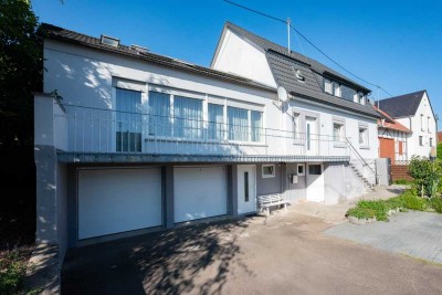 Wunderschön gelegenes und saniertes Zweifamilienhaus mit viel Platz