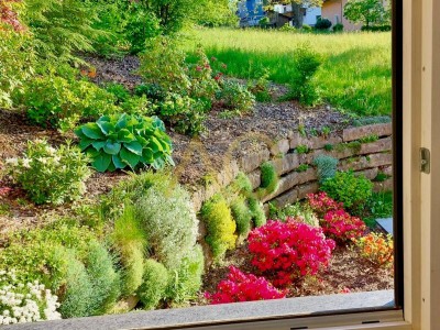 Schöne Gartenwohnung mit Souterrain und großer Garage