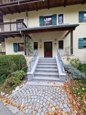 Elegante 2 Zimmer-Wohnung mit einem fantastischen Blick über Bad Tölz und umlaufenden Balkon
