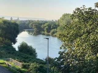 Spitzenlage, direkt am Neckar mit 180C freiem Panoramablick auf Neckar und Berge!