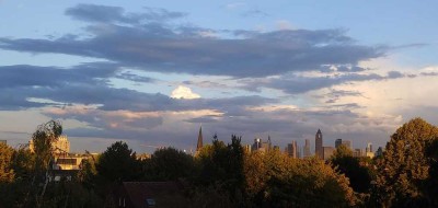 Ruhige Lage trifft Skyline Blick - Lichtdurchflutete 3-ZW in Frankfurt