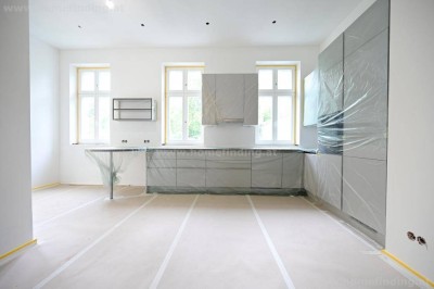 Erstbezug: sanierte helle Altbauwohnung mit Loggia + Grünblick - befristet
