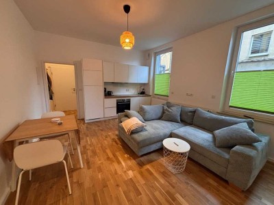 Frisch renovierte Zwei-Zimmer-Wohnung - möbliert & voll ausgestattet