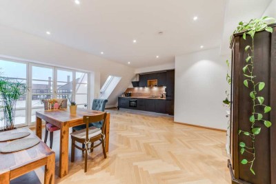 Exklusive 4-Zimmer Dachgeschosswohnung mit Balkon / Dachterrasse in München-Sendling