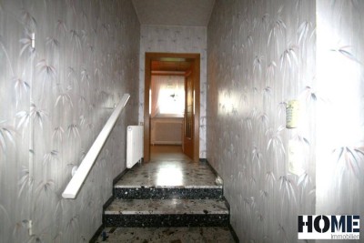 familienfreundliches Einfamilienhaus mit großem Garten und Nebengebäude