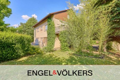 Mehrgenerationen-/Dreifamilienhaus mit großem Garten und tollem Baumbestand