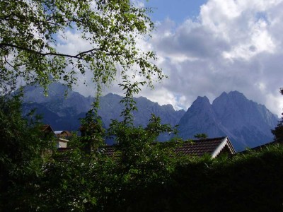 sonnige gut geschnitte Erdgeschoß-Wohnung mit Gartenanteil und tollem Blick!