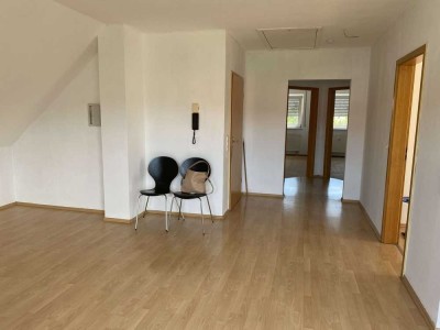 Sehr großzügige, frisch renovierte 3 Zimmerwohnung zum Sofortbezug