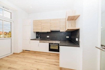 HAUSTIERE WILLKOMMEN I AB SOFORT BEZIEHBAR I BAHNHOFNAHE LAGE I BALKON I WG-GEEIGNET I KOMPLETT SANIERT I 3. OG MIT LIFT I HELL &amp; FREUNDLICH I MODERNES BADEZIMMER MIT EBENERDIGE DUSCHE I PROJEKT WOHNEN I