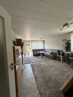 Charmante 3 Zimmer Wohnung mit Balkon im Herzen von Ellhofen